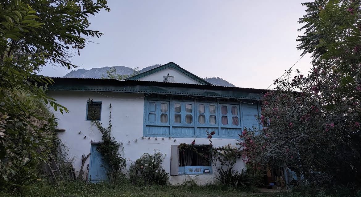 The Nook, a sunlit mountain home in Sainj Valley, Himachal Pradesh